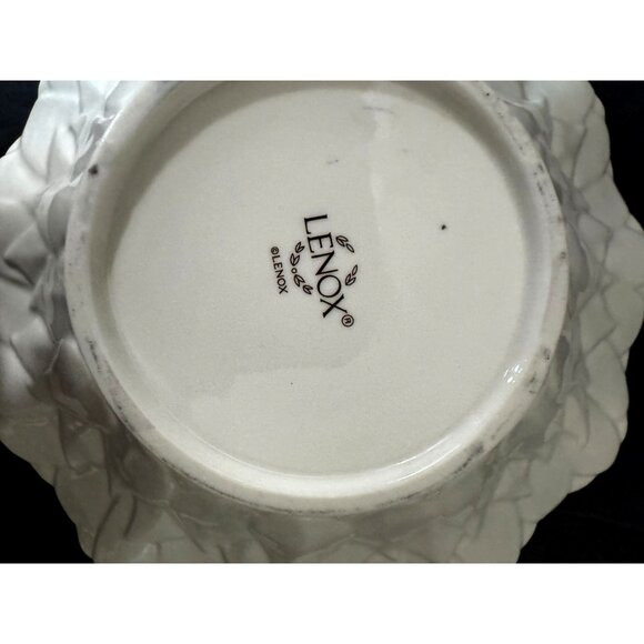 Lenox Sunflower Ceramic Serving Bowl Ivory White Textured 8-Inch Diameter Porcel - Picture 5 of 6